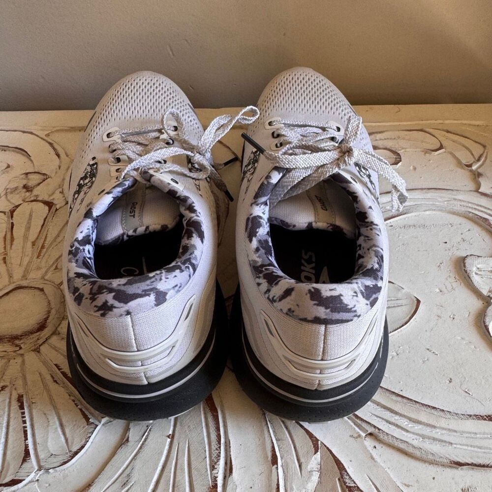 Brooks Ghost 15 running shoes in a white and ebony "White Camo" 9.5 - Picture 3 of 9